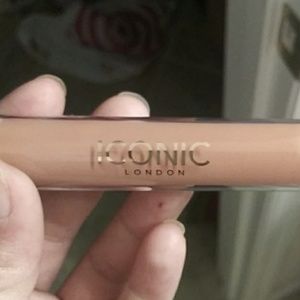 Iconic London lip plumping